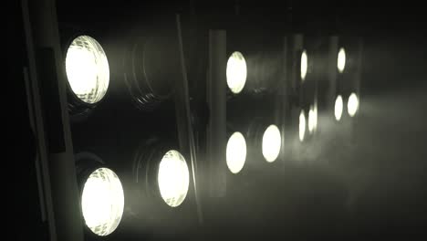 proyectiles encendidos con luz brillante