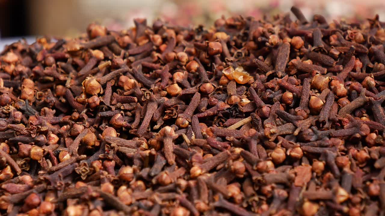 Pile of Cloves