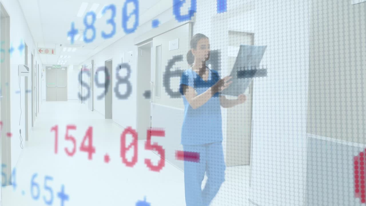 ⁇ 스레이 스캔으로 두 인종의 여성 의사에 대한 금융 데이터 처리 애니메이션