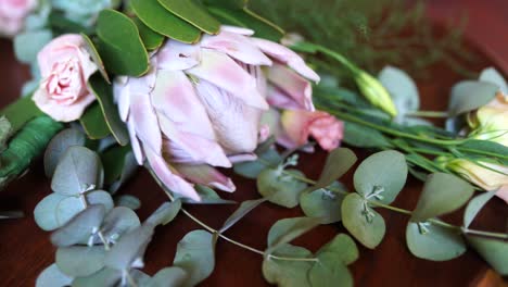primer plano del ramo de proteas
