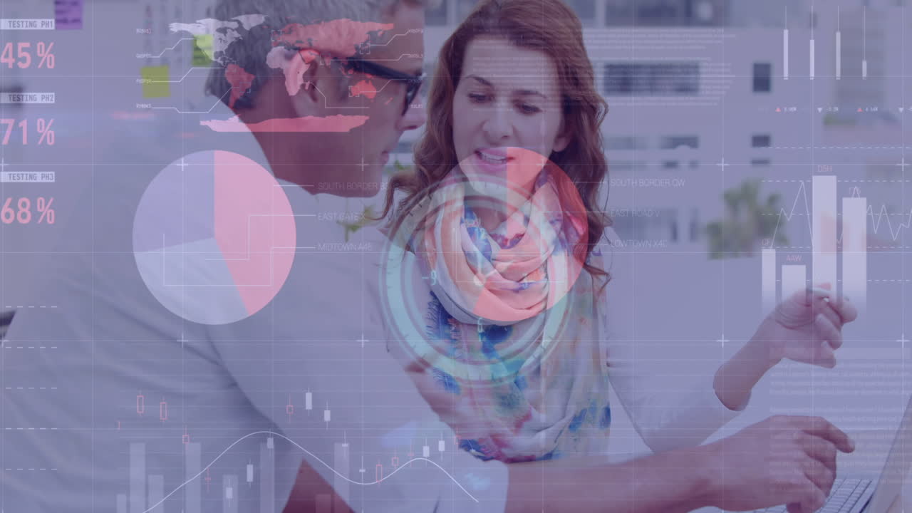 animación del reloj, estadísticas y procesamiento de datos financieros sobre personas de negocios en reuniones