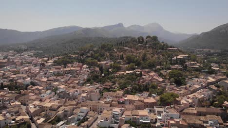 Antena:-Descubre-Pan-De-Ciudad-Mediterránea-Entre-Colinas-En-Mallorca