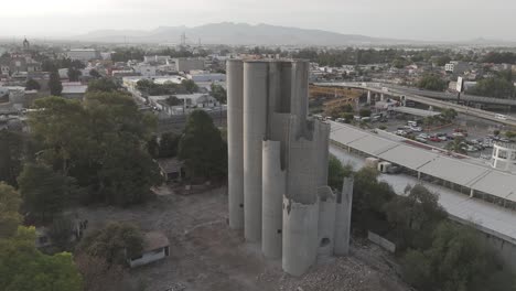 Überflug-In-Cuautitlan,-Mexiko,-Vor-Zerstörten-Silos