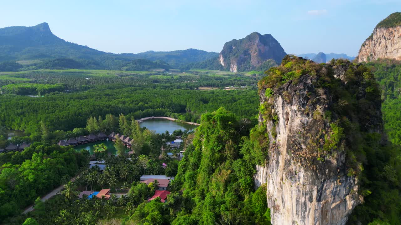 paisaje de las montañas rocosas de krabi cliff
