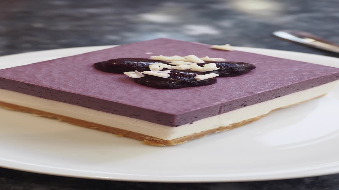 블루베리 치즈케이크 조각