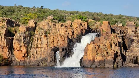 Waterfall-at-Bourke's-Luck-Potholes-in-Blyde-canyon-reserve