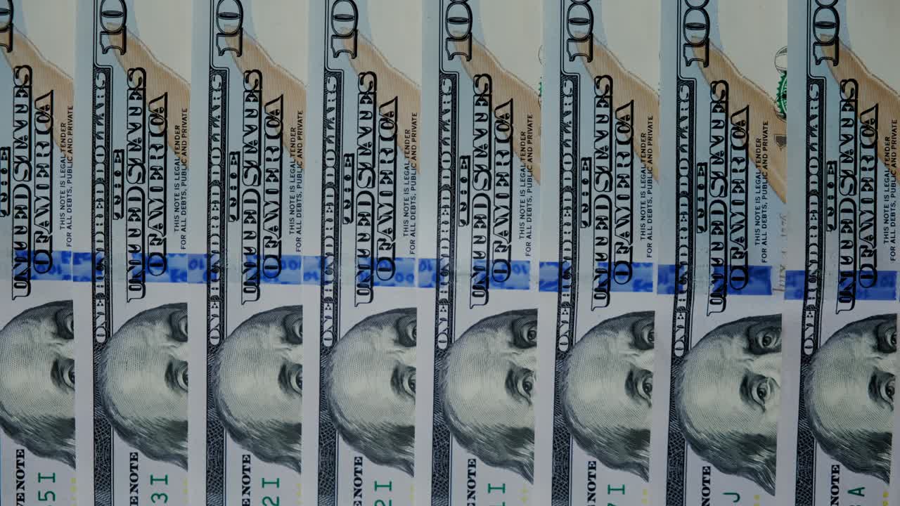 imágenes verticales imprenta de dinero. conteo de dinero en efectivo dólares estadounidenses. macro. imágenes superiores