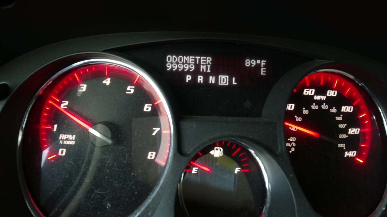99.999 miglia che diventano 100.000 miglia sul contachilometri di una GMC Acadia in Florida in 4K