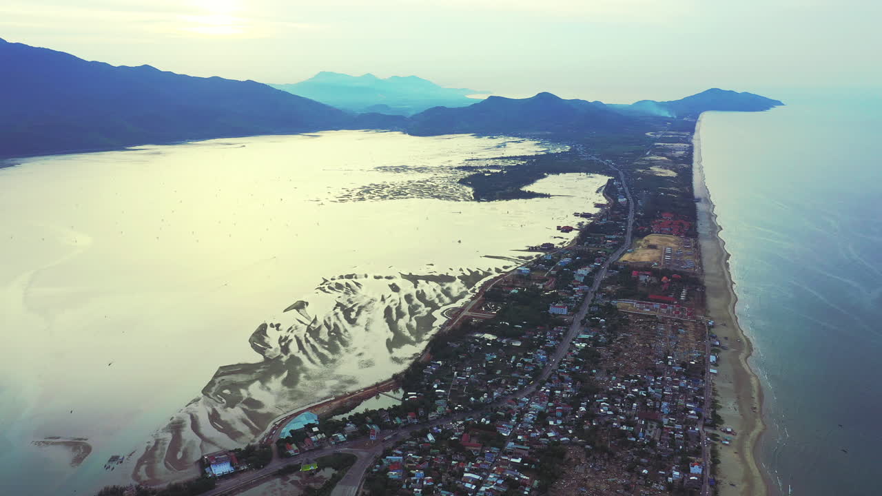 끝없는 해안에  ⁇ 싸여