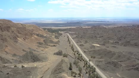 Paisaje-Realmente-Hermoso,-Al-Borde-Del-Desierto-De-Lut