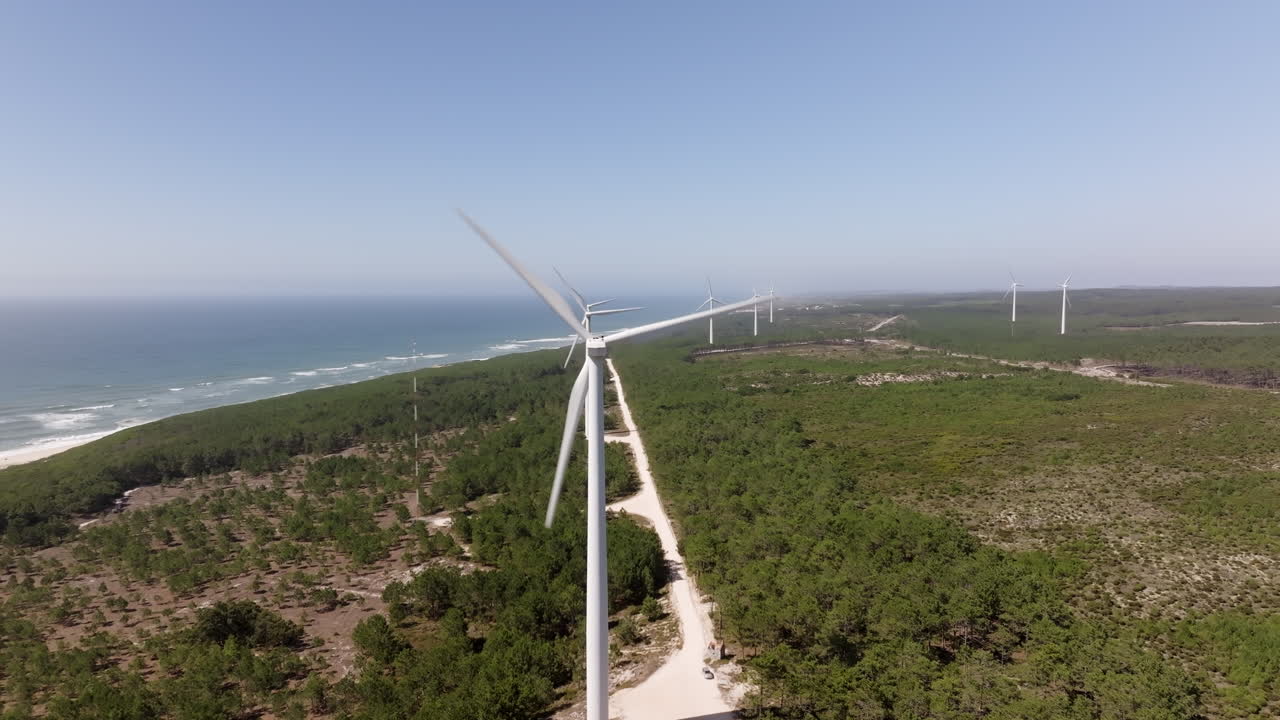 vista aérea de los parques eólicos costeros