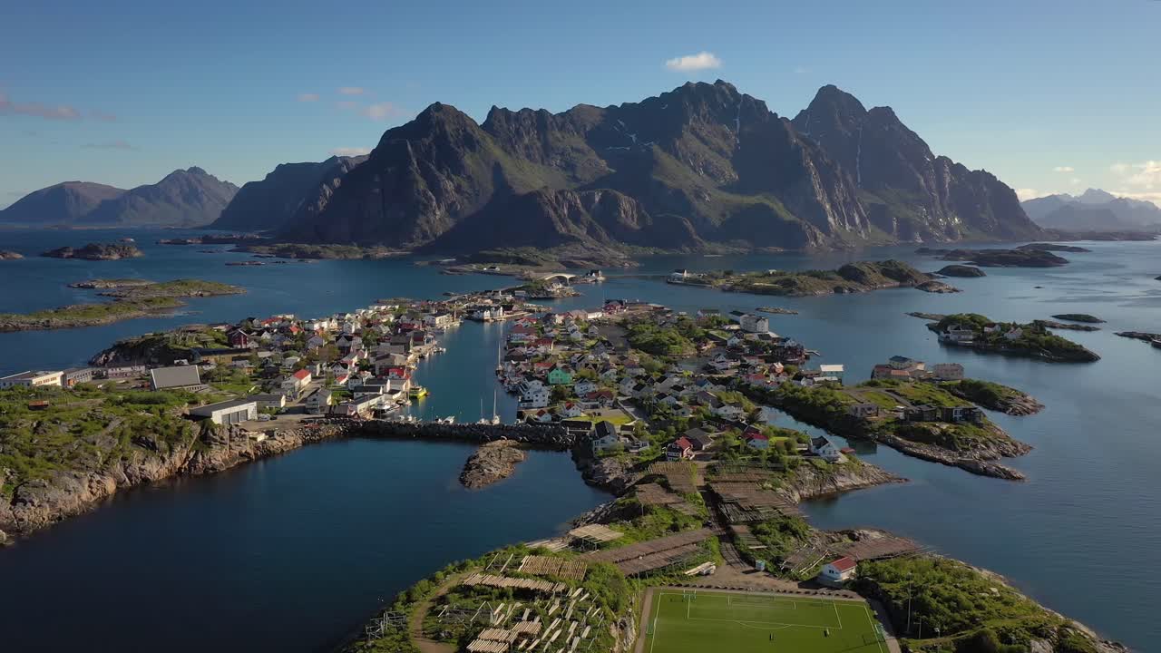 헨닝스바어 루포텐 (henningsvaer lofoten) 은 노르웨이 노르드랜드 카운티에 있는 군도이다.