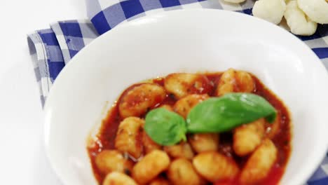 cooked pasta in bowl