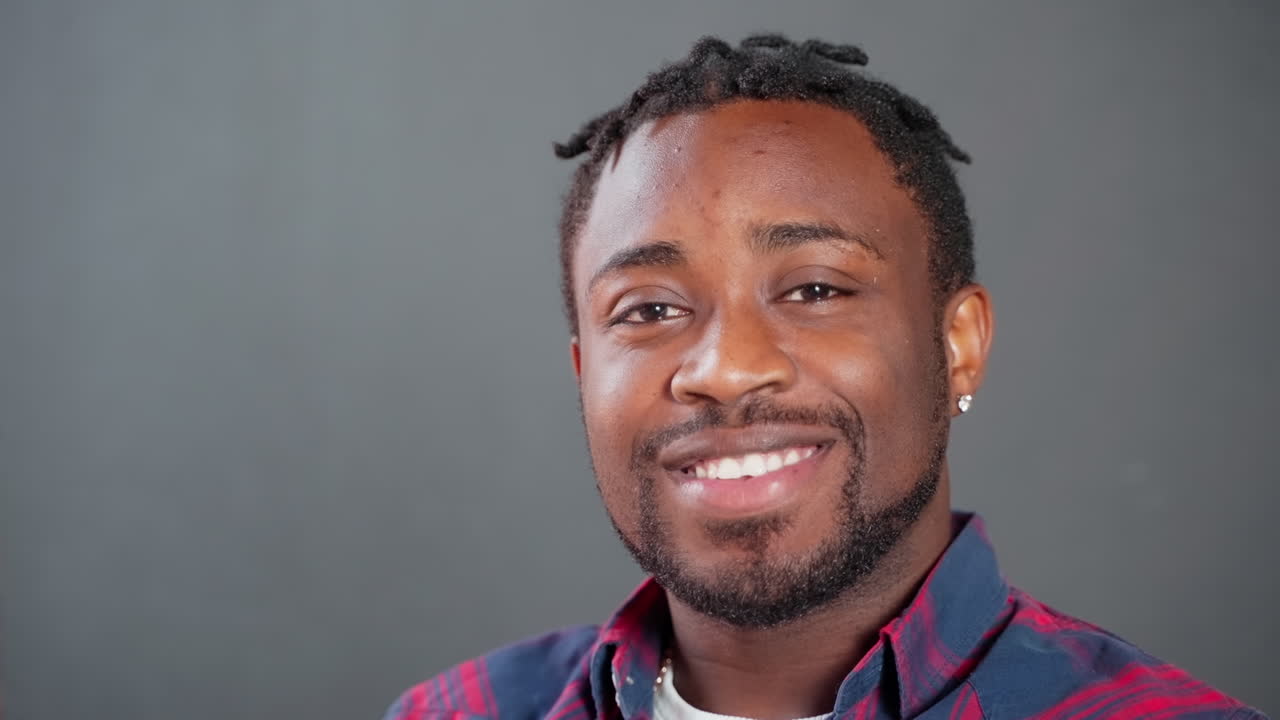 Retrato de un hombre sonriente