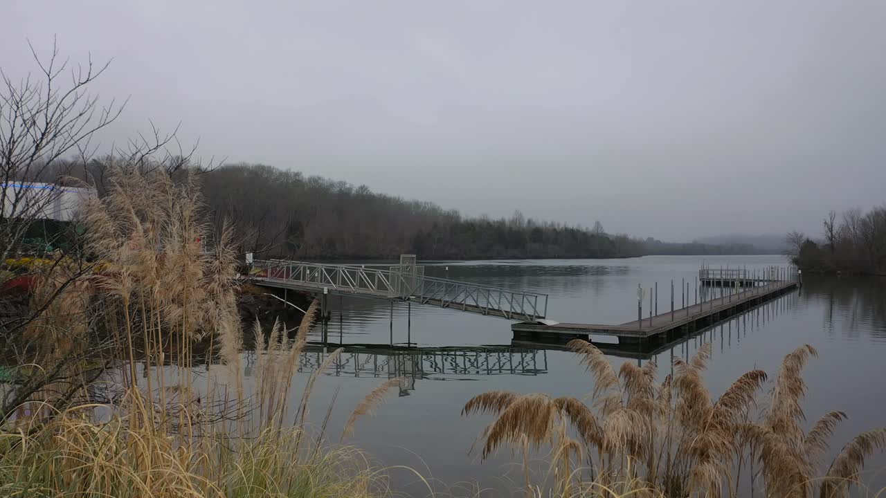 테네시 주 오크 릿지에서 일몰에 안개 설정