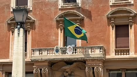 bandera de barzil en roma, italia