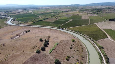 Canal-Du-Midi-Serpentea-A-Través-De-La-Campiña-De-Verano-De-Francia-En-Una-Abrasadora-Mañana-De-Verano