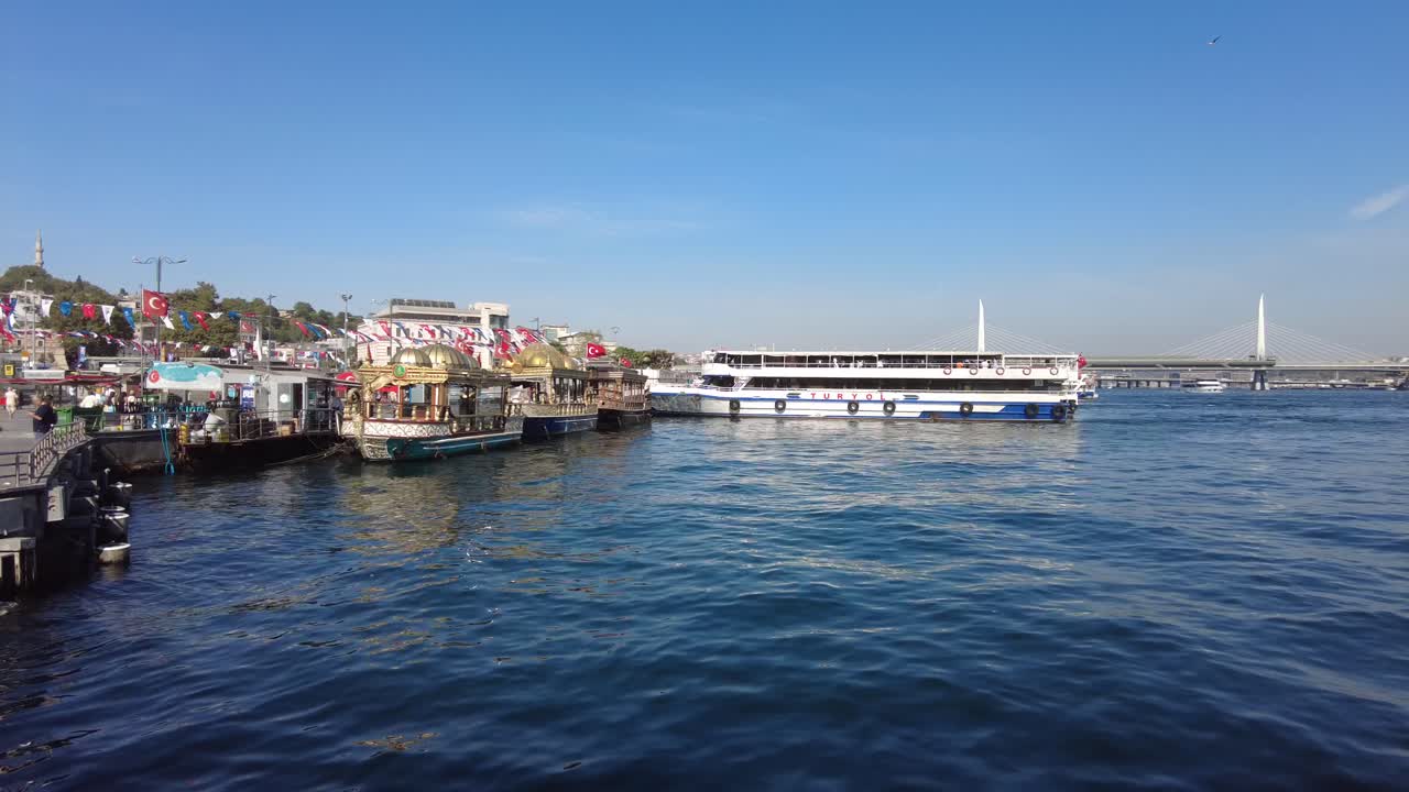 이스탄불 페리 항구 장면