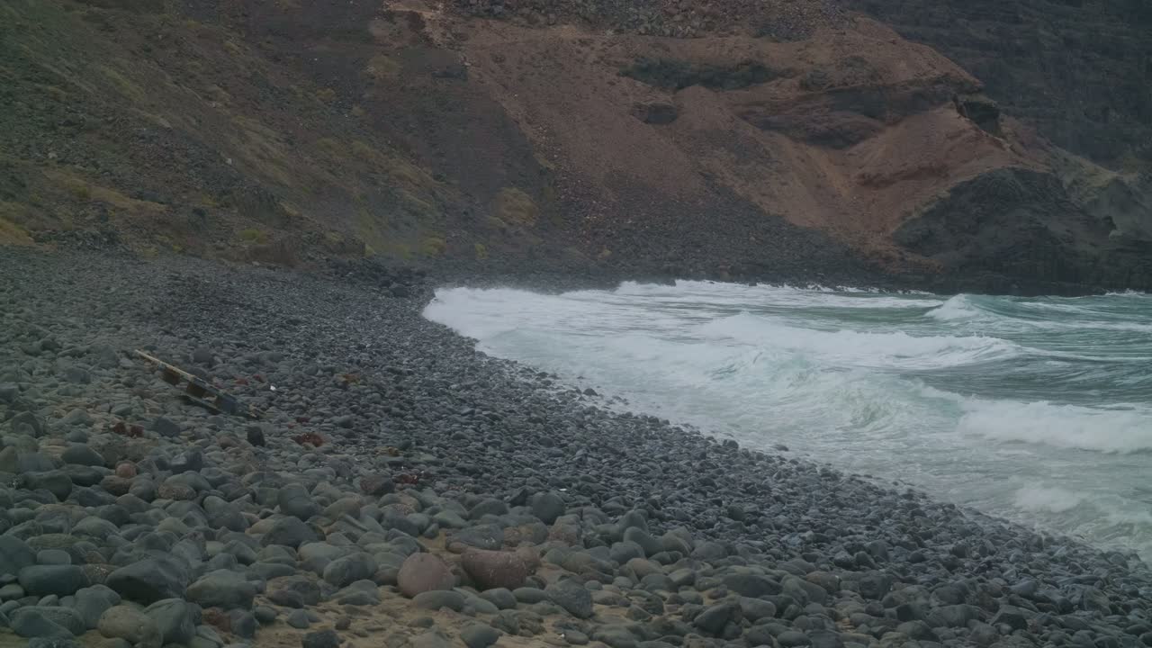 lanzarote의 바다 놀이터: 서핑과 해변 탈출