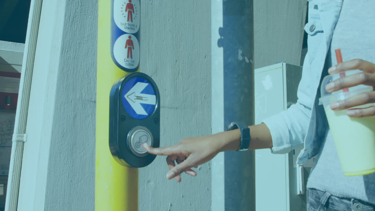 6g 텍스트의 애니메이션, 범위 스캔 및 데이터 처리가 여성이 신호등 버튼을 누르면