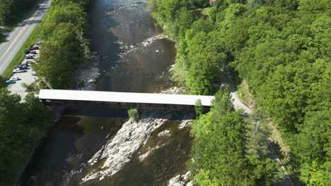 Historic-West-Dummerston-Covered-Bridge-Over-West-River-In-Dummerston,-Vermont