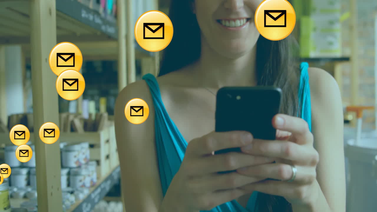 animación de iconos de correo electrónico sobre mujer caucásica usando teléfono inteligente