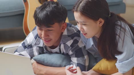 teenagers collaborating on a laptop