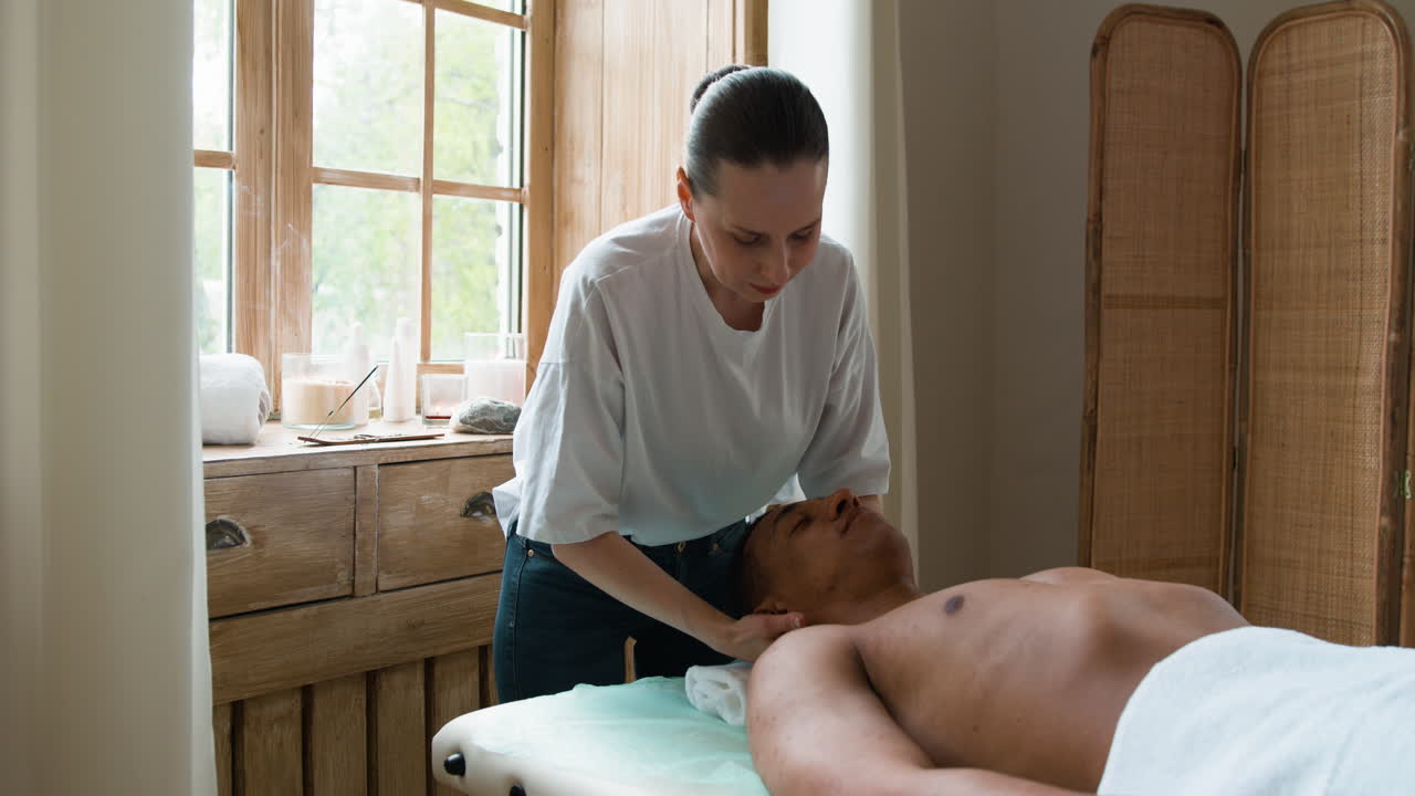 마사지 받는 남자