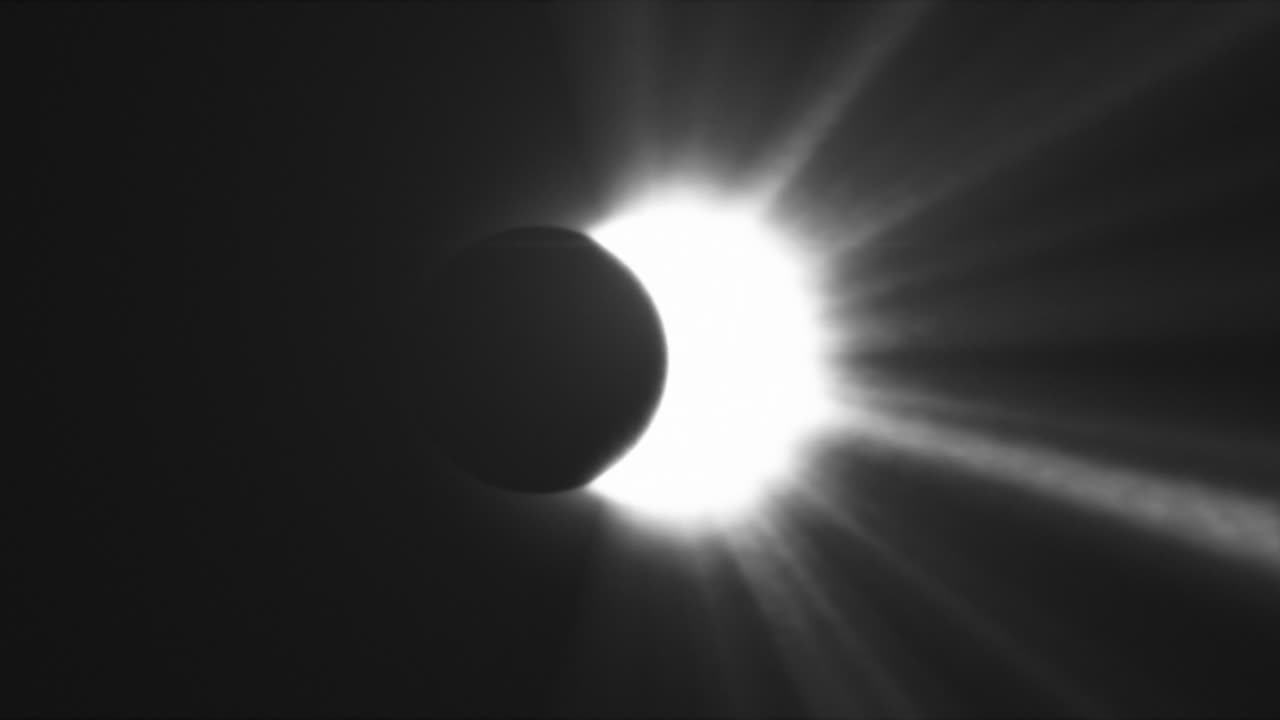 rayos de luz del sol, la luna cubriendo el sol durante el eclipse solar total, negro y blanco