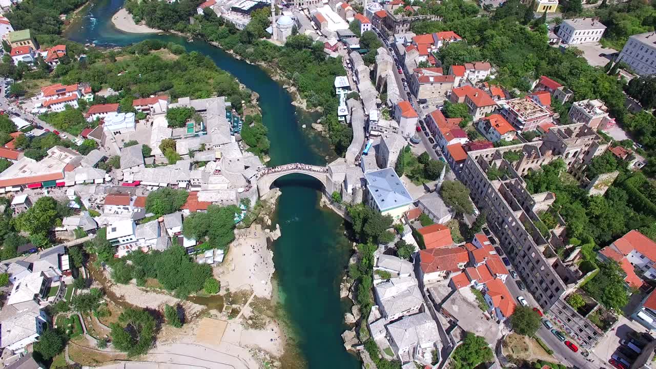 Luftaufnahme der Stadt Mostar in Bosnien