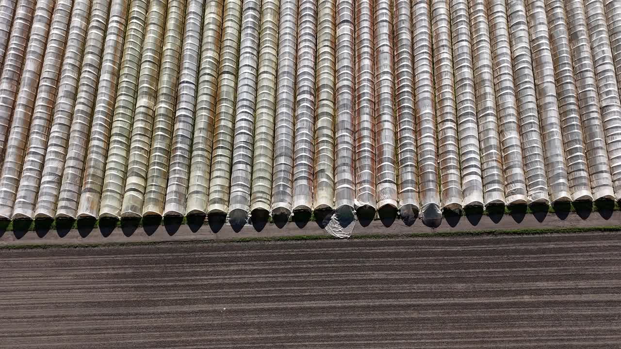 invernadero o invernadero en el campo rural de suiza