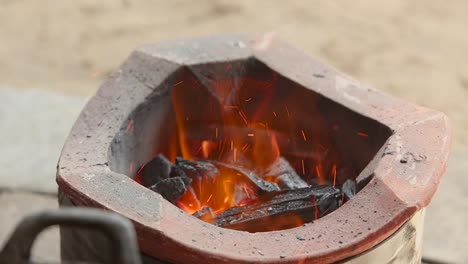 Estufa,-Estufa-De-Arcilla,-Estufa-Tailandesa-Estufa-De-Arcilla-Tradicional-Tailandesa