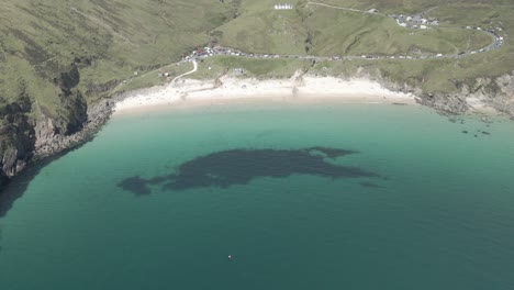 Keem-Bay-Beach-In-Achill-Island-Surrounded-With-Atlantic-Ocean-At-Summer-In-Mayo,-Ireland