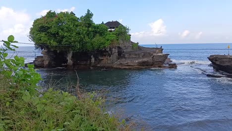 shot of tanah lot temple in tabanan, bali, indonesia