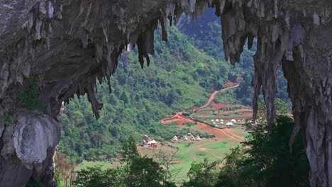 Este-Impresionante-Video-Captura-Una-Vista-Impresionante-Desde-La-Montaña-Angel-Eye-En-Cao-Bang,-Vietnam-Del-Norte.