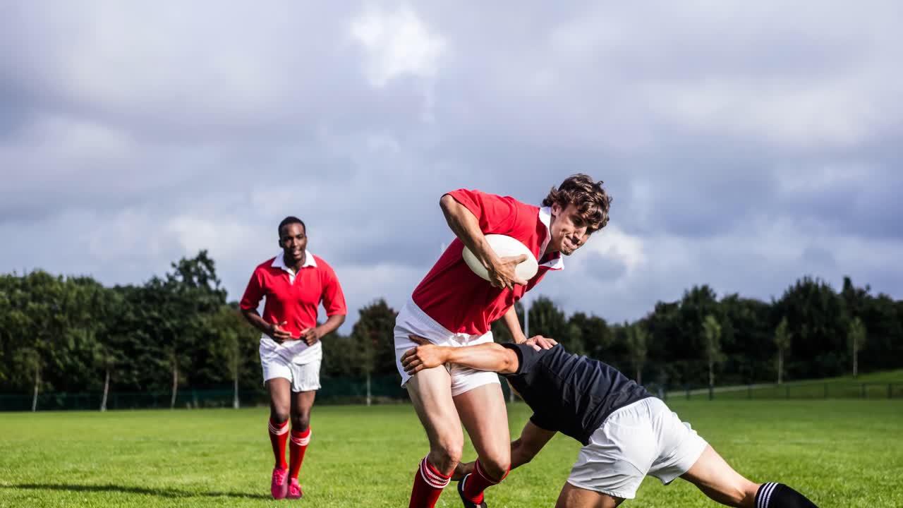 Animace různorodých mužských hráčů rugby hrajících na stadionu