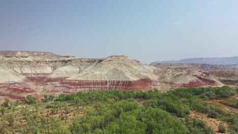 Aerial-View-Of-Eroded-Bentonite-Hills-Near-Hanksville,-Utah,-USA---drone-pullback