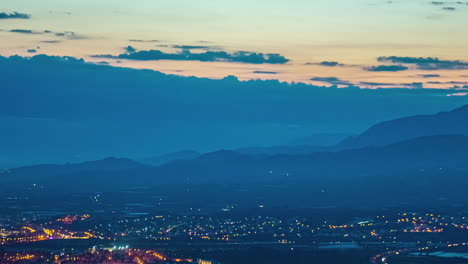 Timelapse-De-Noche-A-Noche,-Paisaje-Urbano-Al-Anochecer,-Noche-Ocupada-En-Málaga