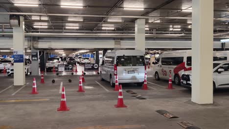 estacionamiento subterráneo con sistema automatizado