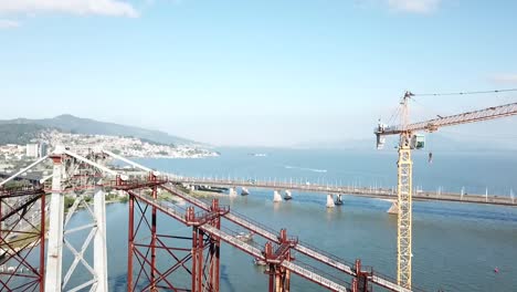 Impresionantes-Imágenes-Tomadas-Con-Drones-Del-Puente-Hercilio-Luz-En-Florianópolis,-Brasil