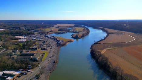 Riverside-Drive-En-El-Río-Cumberland-En-Clarksville,-Tennessee