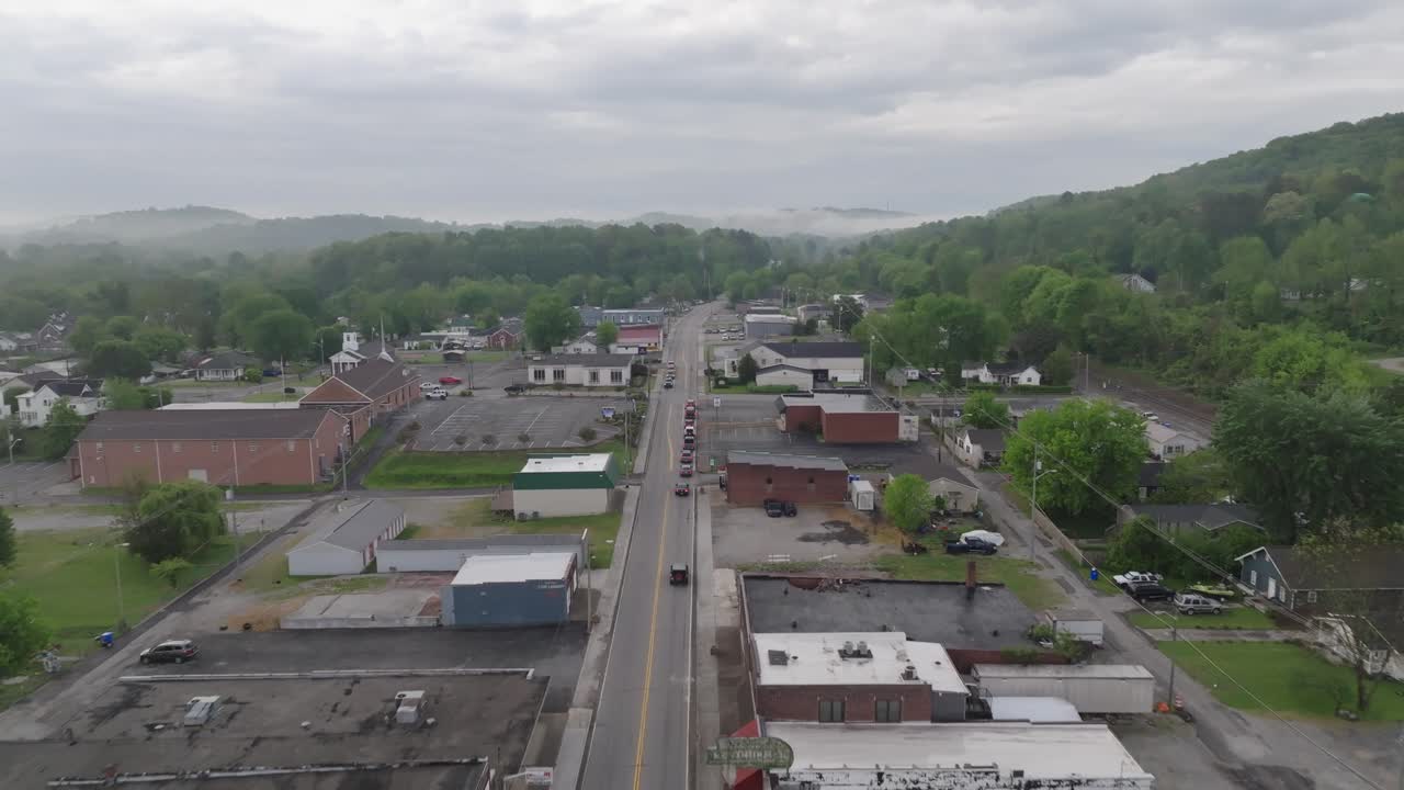 Aerea: Rocky Top, Tennessee, Main Street in prospettiva.
