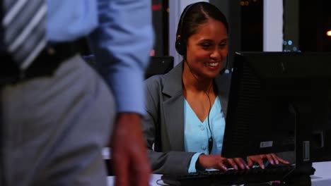 Businesspeople-with-headsets-using-computer-in-office