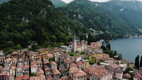 Drone-shot-revealing-the-magnitude-of-Varenna,-Italy-on-Lake-Como