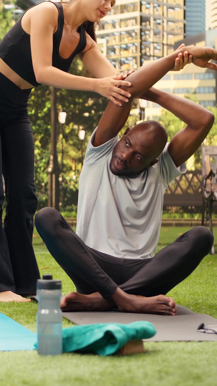 Vertical Video Woman yoga instructor guiding participant through side stretch exercise