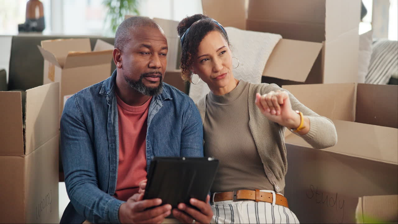 pareja que se muda a un nuevo hogar