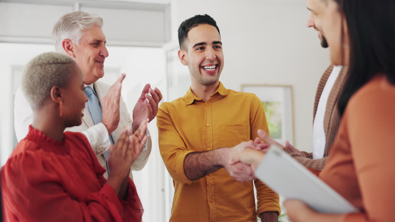 gente de negocios, un apretón de manos