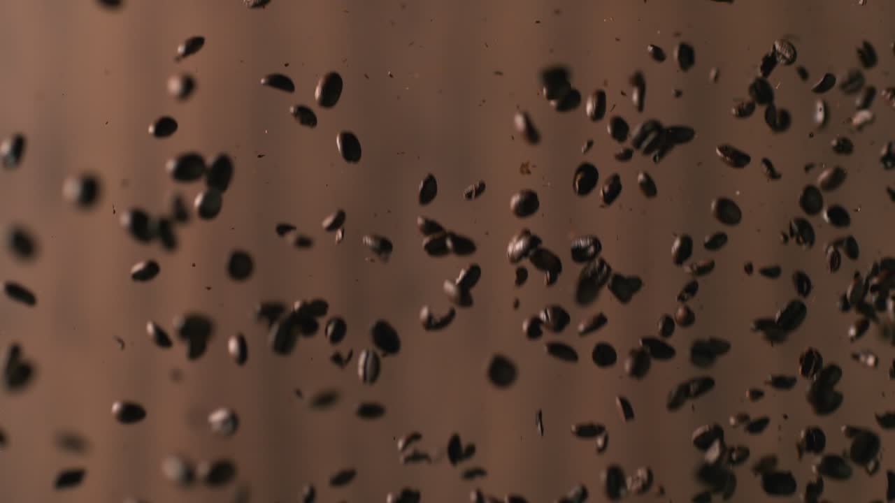 커피  ⁇ 이 위에서 떨어집니다.