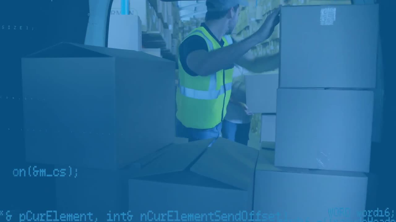 procesamiento de datos estadísticos contra el repartidor caucásico apilando cajas de entrega en su furgoneta