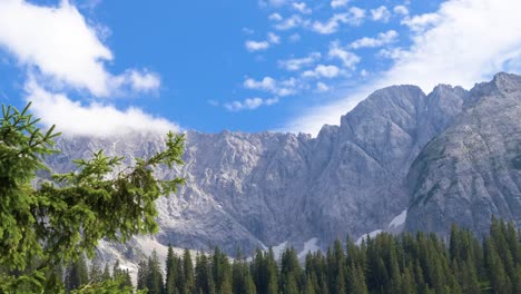 Zeitraffer-Der-Zugspitze-Von-Der-österreichischen-Seite